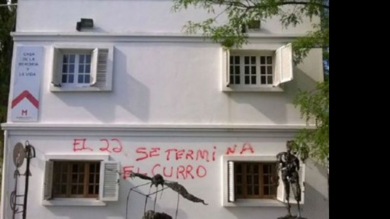 La Mansión Seré amaneció con pintada contra los derechos humanos