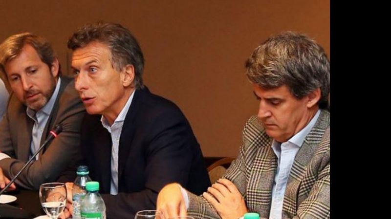 Macri nombrará a Prat-Gay en Economía, Frigerio en Interior y Sanz se baja de Justicia