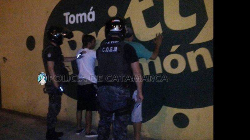 Tras una persecución, aprehenden a dos arrebatadores