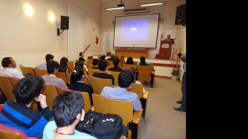 Estudiantes universitarios expusieron sus trabajos de investigación científica