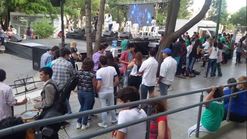Colorida muestra de los Centros de Actividades Juveniles