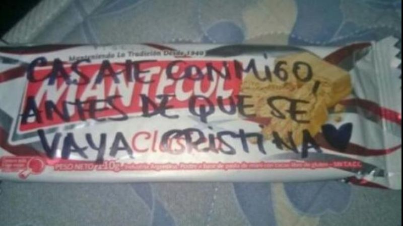 Una joven le propuso casamiento en una golosina ''antes de que se vaya Cristina''