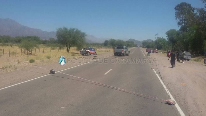 Chocó una camioneta de la policía
