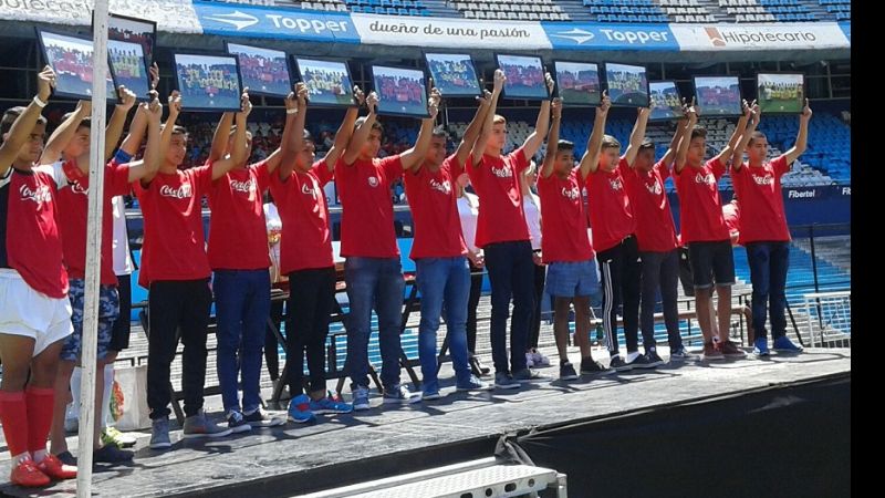 Gran experiencia de la Esc. 76 en la final de la Copa “Coca Cola”