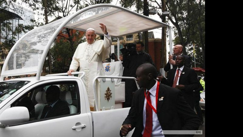 El Papa pidió poner fin a la "atroz injusticia" que padecen los barrios pobres