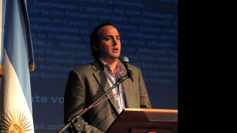 Mera impulsa una obra literaria sobre el aporte catamarqueño al retorno democrático