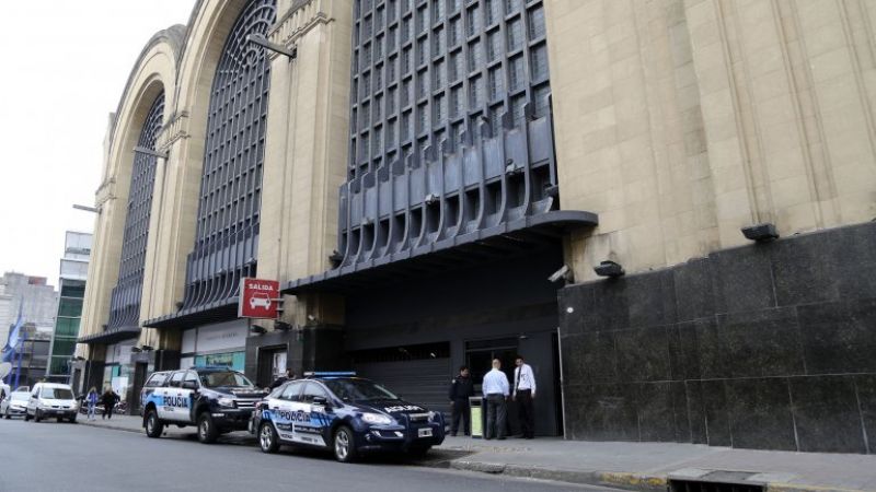 Alarma en el Abasto: confunden a tres tucumanos con supuestos terroristas