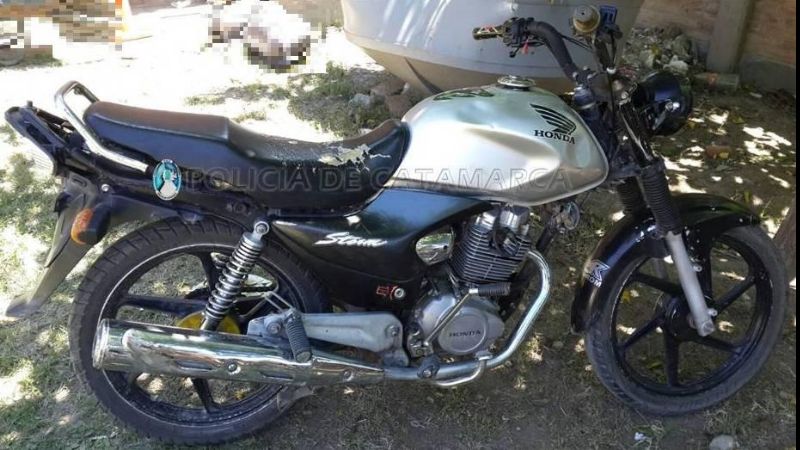 Secuestran una moto abandonada por un sujeto en el sur de la Capital