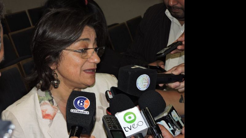 Lucía prorrogó contratos de empleo público