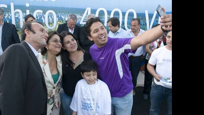 La Gobernadora entregó 50 viviendas en Valle Chico