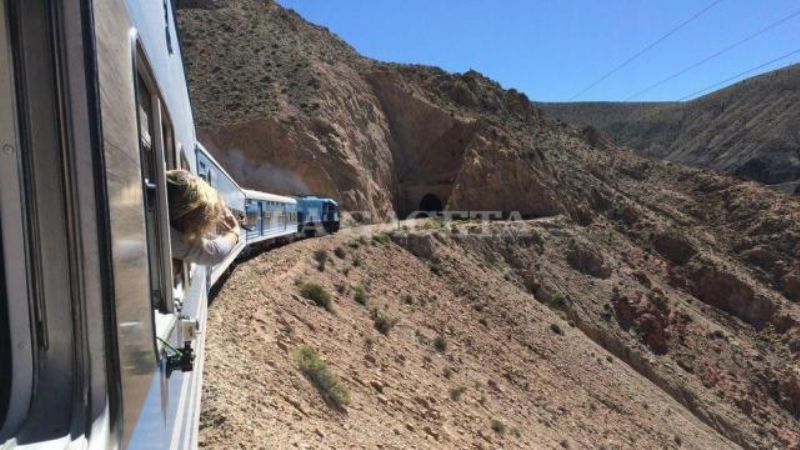 Susto en Salta: descarriló el Tren a las Nubes