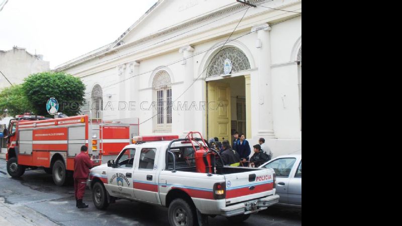 Principio de incendio en una escuela del micro centro