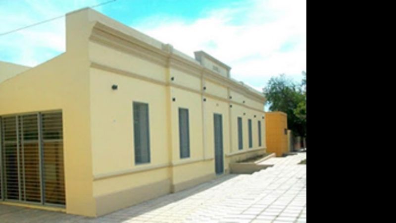 Toman la Escuela 995 por falta de ordenanzas