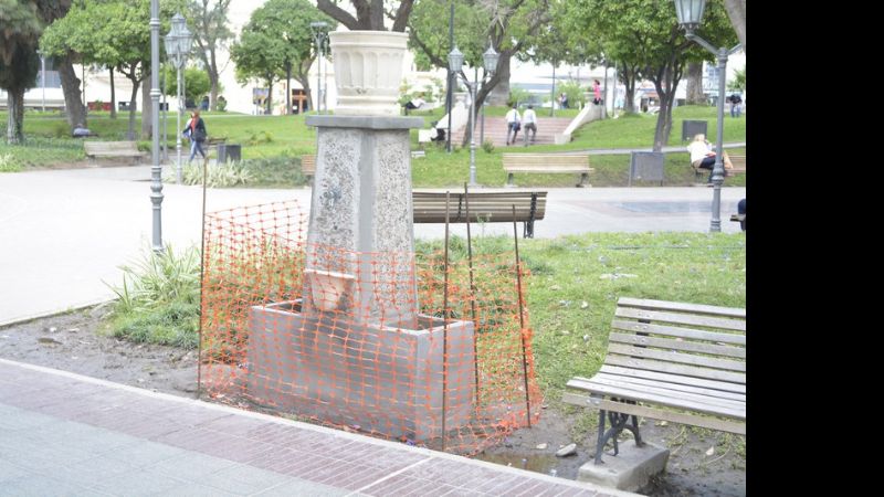 Instalan nuevos bebederos en la Plaza 25 de Mayo