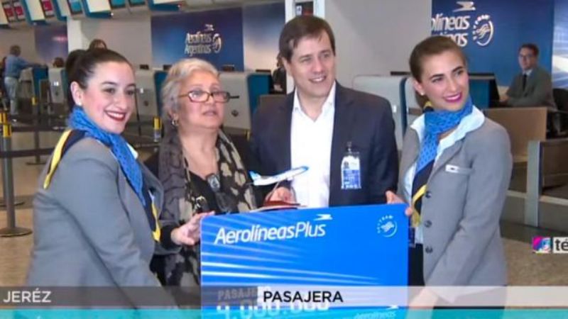 Viajó a Tucumán y se convirtió en la pasajera 9 millones de Aerolíneas en 2015