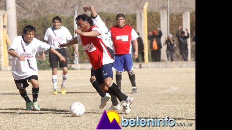 Los 8vos. de final del Fútbol de Veteranos se juega en Hualfín