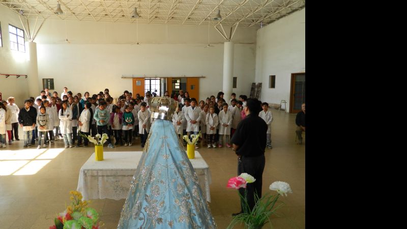 La Virgen visitó la escuela N° 257 y oficinas de Tránsito Municipal