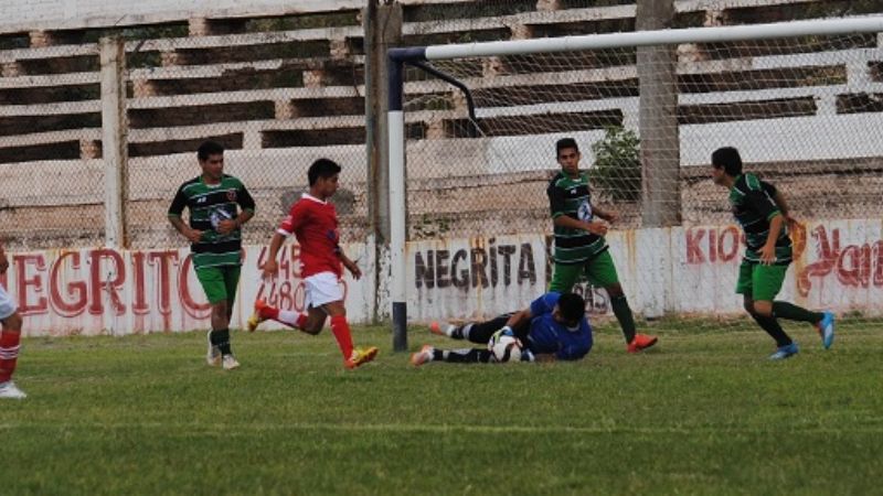 La Carrera (B) e Independiente (A) pegaron “primero” en los “petit”