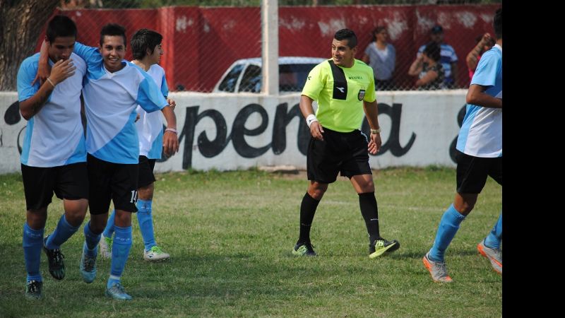 La Carrera (B) e Independiente (A) pegaron “primero” en los “petit”