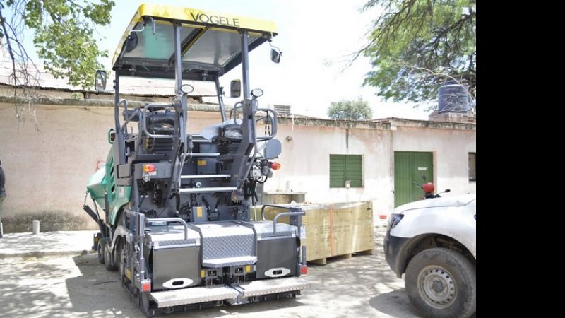 Nueva terminadora de asfalto para la Capital