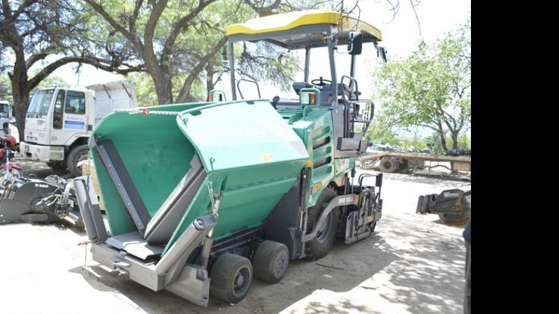 Nueva terminadora de asfalto para la Capital