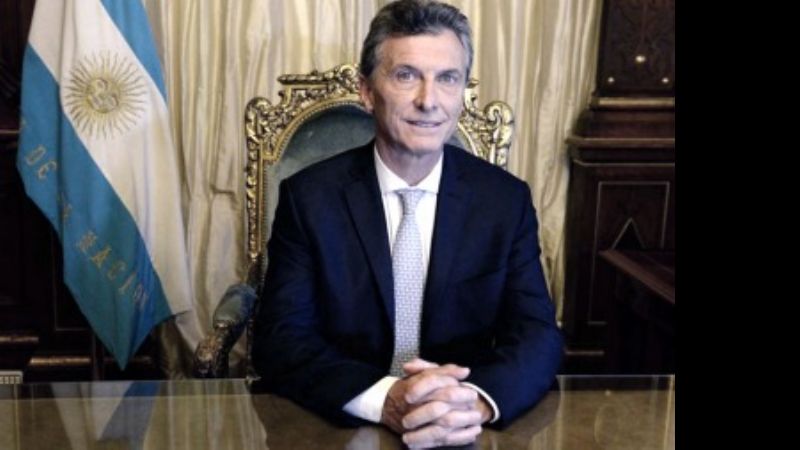 Mauricio Macri se fisuró una costilla y deberá hacer reposo