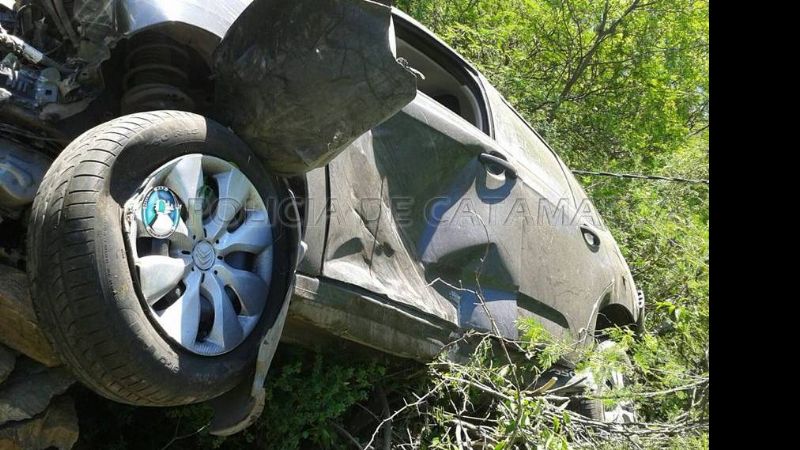 Volcó un auto camino a El Rodeo