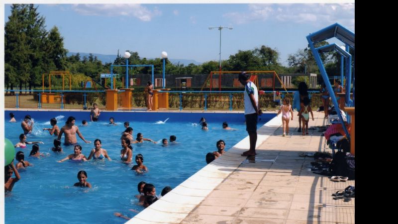 Inicia la temporada de la pileta del Centro de Empleados de Comercio