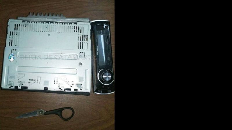 Atraparon a dos jóvenes por el robo de un estéreo