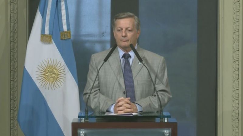 Aranguren justificó los tarifazos de luz, agua y gas