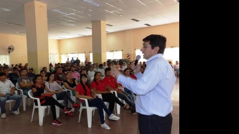 Ferreyra pidió “compromiso” a becados de Fray Mamerto Esquiú