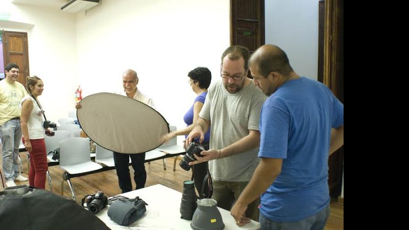 Muestra final de los talleres de fotografía y reciclado de madera
