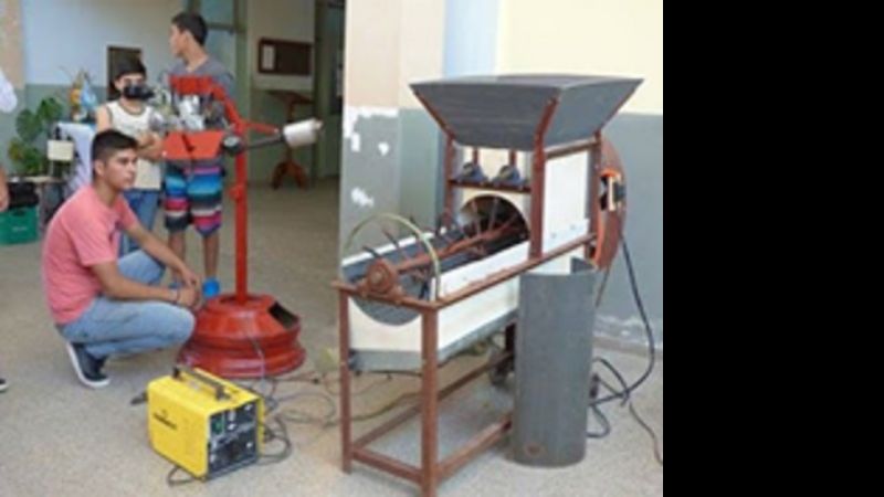 Buscan insertar a los egresados en el mundo laboral