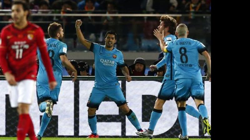 Barcelona goleó con tres de Suárez y juega la final con River