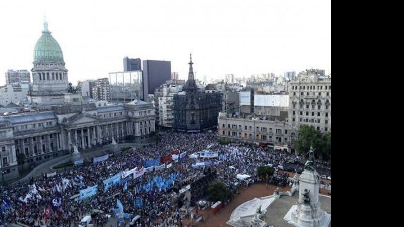 Importante marcha “K” en defensa de la Ley de Medios