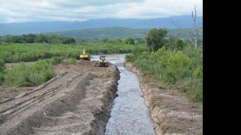 Trabajos de encauzamiento del río San Francisco
