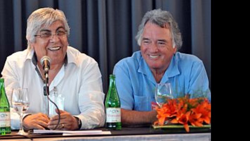 Barrionuevo y Moyano se reúnen para unificar pedido de bono