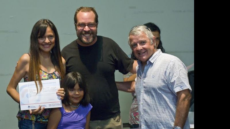 Más de 40 alumnos culminaron los talleres de fotografía y reciclado de madera