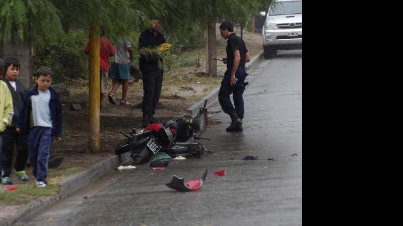 Colisión entre una moto y una camionera en el Camino de la Virgen
