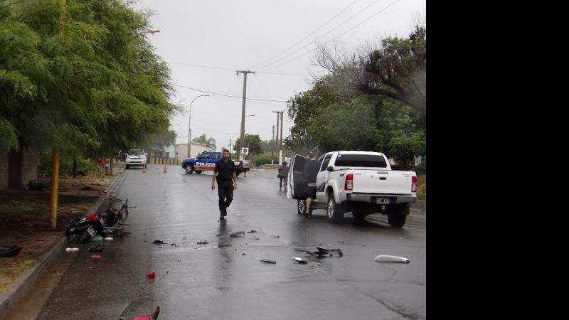 Colisión entre una moto y una camionera en el Camino de la Virgen