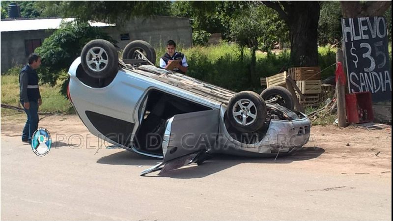 Choque y vuelco en Valle Viejo