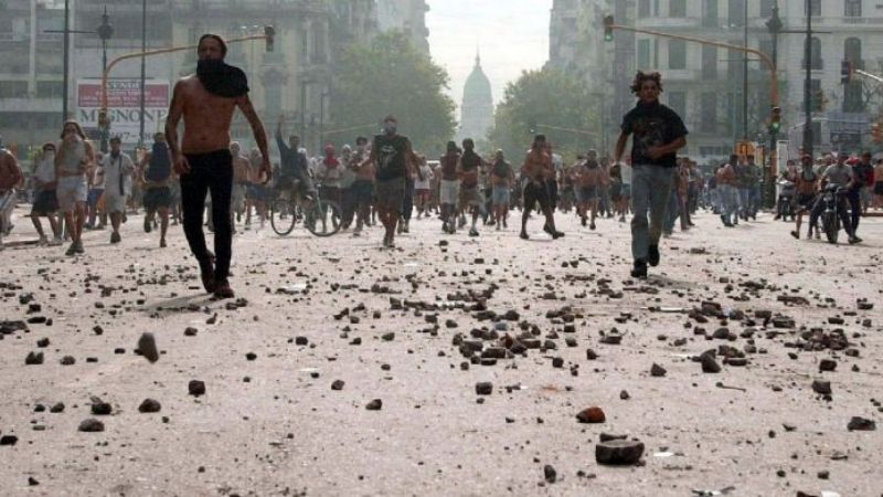 A 14 años de una catástrofe y la salida de un presidente en helicóptero