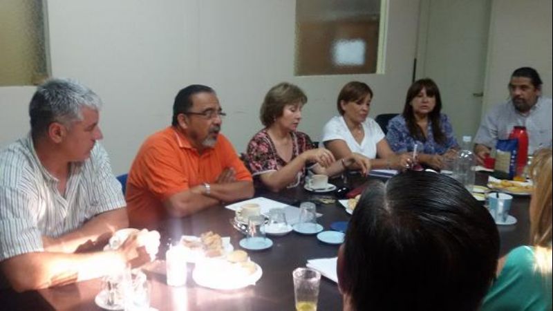 Ariza se reunió con los gremios‏