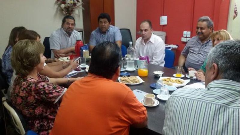 Ariza se reunió con los gremios‏