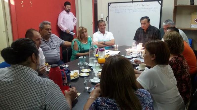 Ariza se reunió con los gremios‏