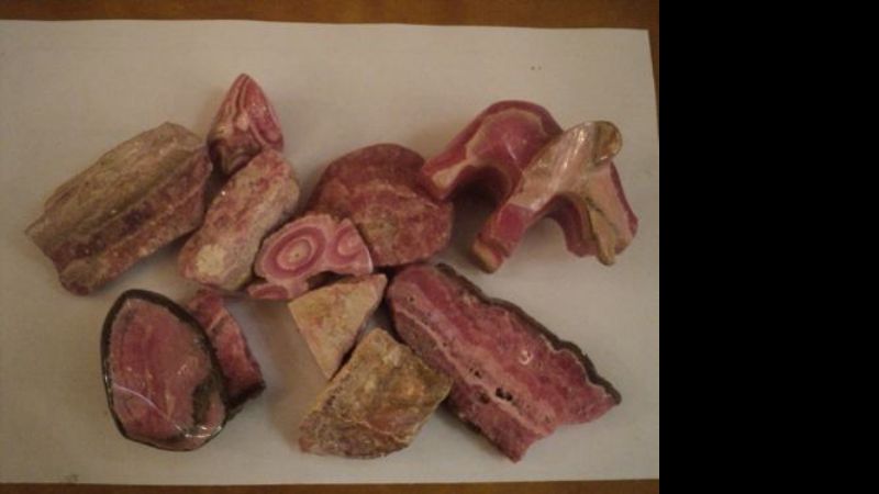 Entregan rodocrosita a artesanos