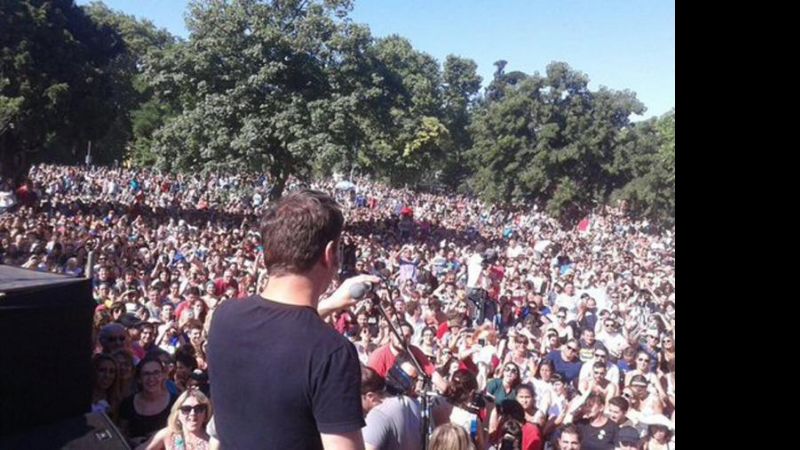 El ex ministro Kicillof habló ante una multitud en el Parque Centenario