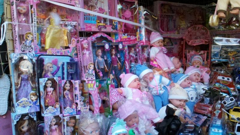 Advierten por la toxicidad de los juguetes que se venden en la calle