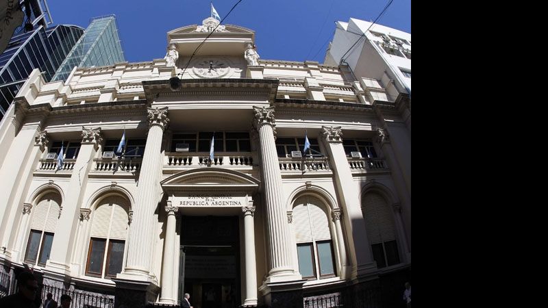 Los bancos atenderán al público hasta las 13 el 24 y el 31