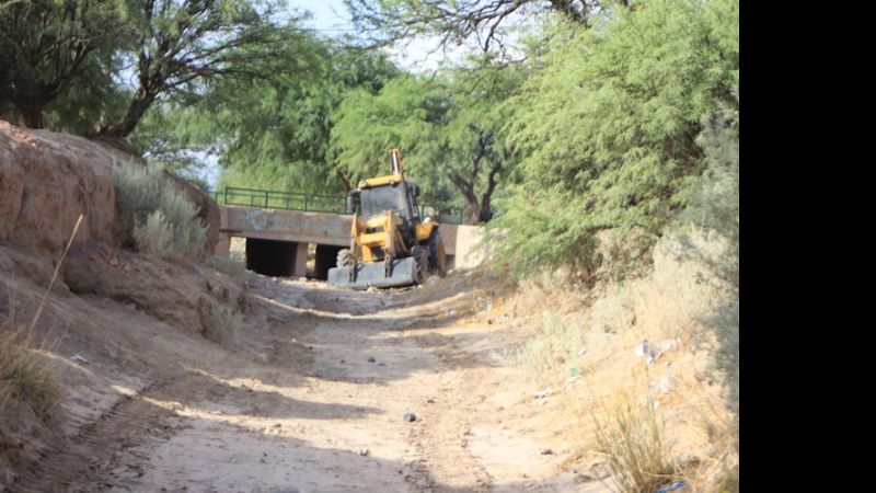 Continúa la limpieza en el Colector Este